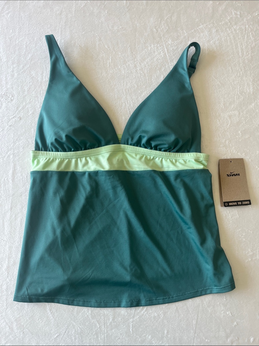 NEW  Nike swim top M